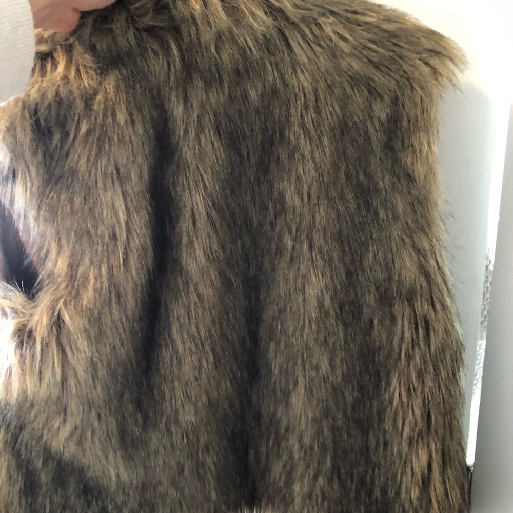 Faux fur vest - Picture 2 of 4